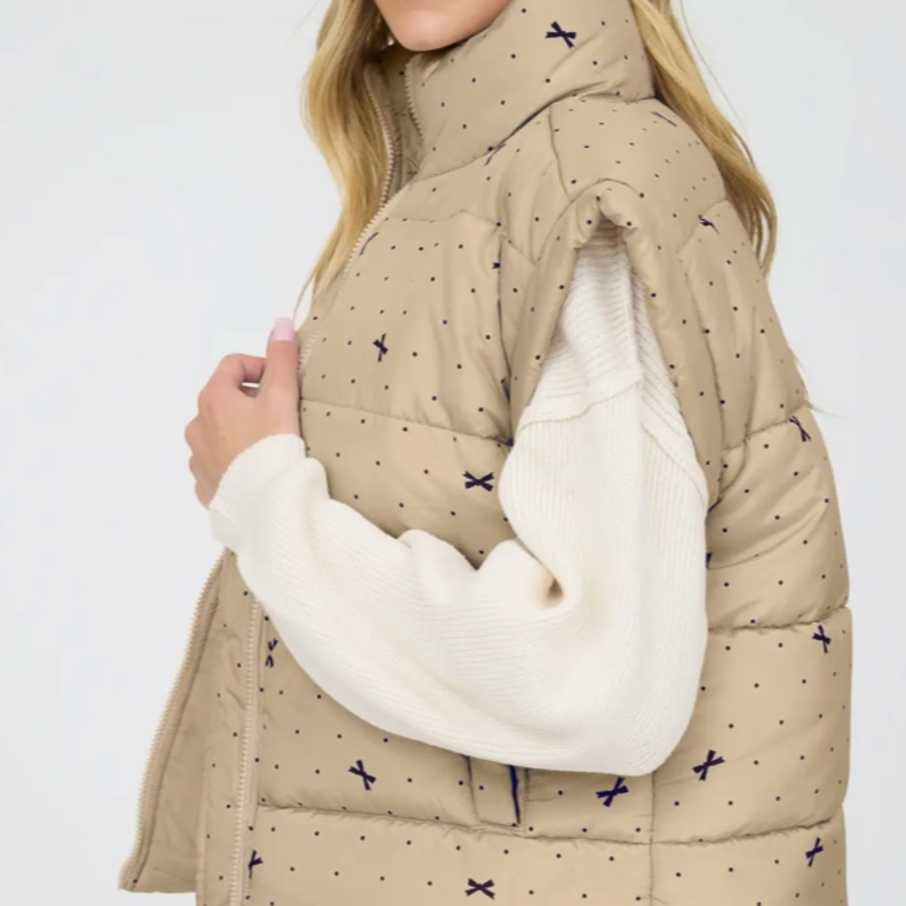Lightweight Ribbon & Dot Puffer Vest in Beige – Women’s Large